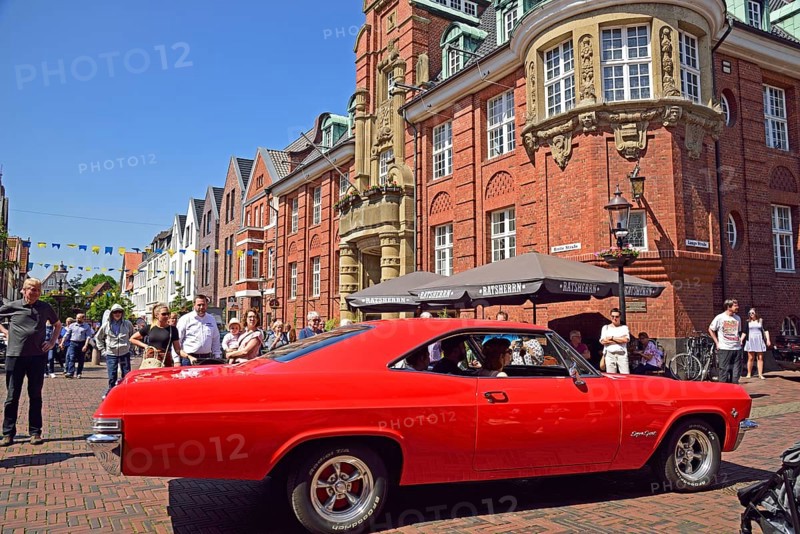 Europe, Germany, Lower Saxony, Hamburg Metropolitan Region, Buxtehude, Car Show in the Old Town, Classic Car, Chevrolet Super Sport, Europe