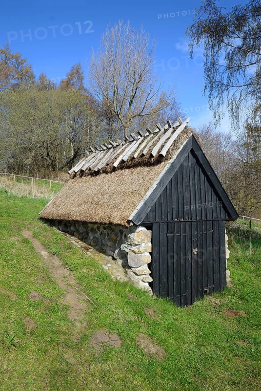 Old thatched fishing hut in Knäbäckshusen, a small fishing village near Rörum, Simrishamn municipality, Skåne County, Sweden, Scandinavia, Europe