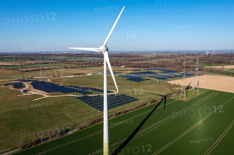 Part of a new line route, 380 KV extra-high-voltage line between Osterath and Gohr, 6-hectare solar park on a disused landfill site near Gohr-Broich, Dormagen, wind turbines, North Rhine-Westphalia, Germany, Europe