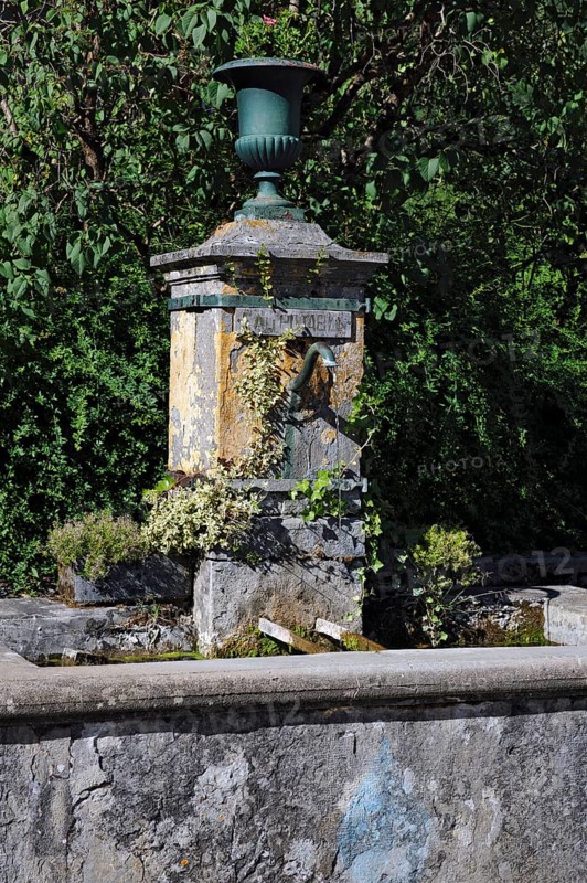 Old historical fountain with curved tap Water spout for permanent drinking water supply Water supply clean drinkable water for human consumption Food with sign Eau potable, above goblet Cup vase for without flowers, Les Planches-prés-Arbois, Bourgogne-Franche-Comté, Département Jura, France, Europe
