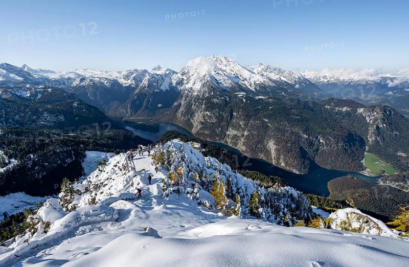 Snow-covered summit of the Jenner with viewing platform in autumn, view of Königssee and Watzmann, Berchtesgaden National Park, Berchtesgaden Alps, Schönau am Königssee, Berchtesgadener Land, Bavaria, Germany, Europe