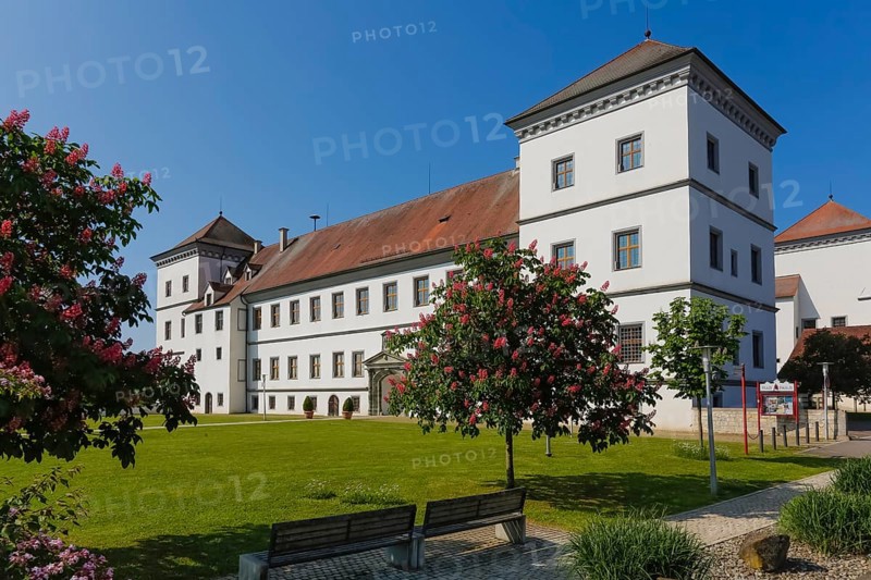 Meßkirch Castle, Castle of the Counts of Zimmern, Zimmern Castle, regular four-wing castle complex, Renaissance building, architecture, historical building, east view, park, castle garden, window, façade, benches, Meßkirch, Sigmaringen district, Baden-Württemberg. Germany