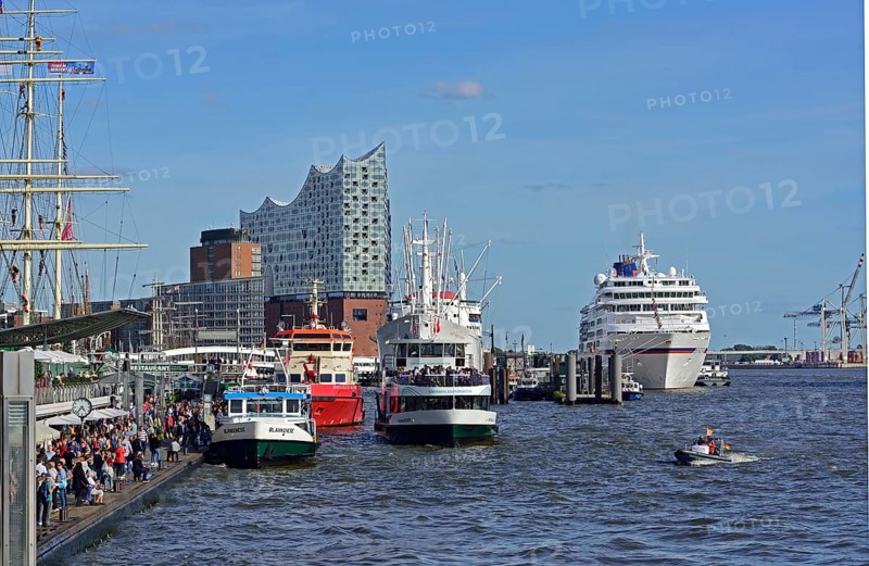 Europe, Germany, Hanseatic City of Hamburg, Elbe, Cap San Diego, museum ship, passenger ship Europe, Elbe Philharmonic Hall, Hamburg, Hamburg, Federal Republic of Germany, Europe