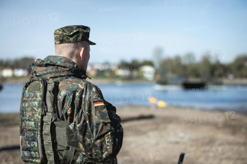 A German army soldier observes the military exercise 'Wettiner Schwert' near Tangermünde, 26.03.2024. 'Wettiner Schwert' is part of the Quadriga exercise of the Bundeswehr and the NATO large-scale manoeuvre Steadtfast Defender 2024