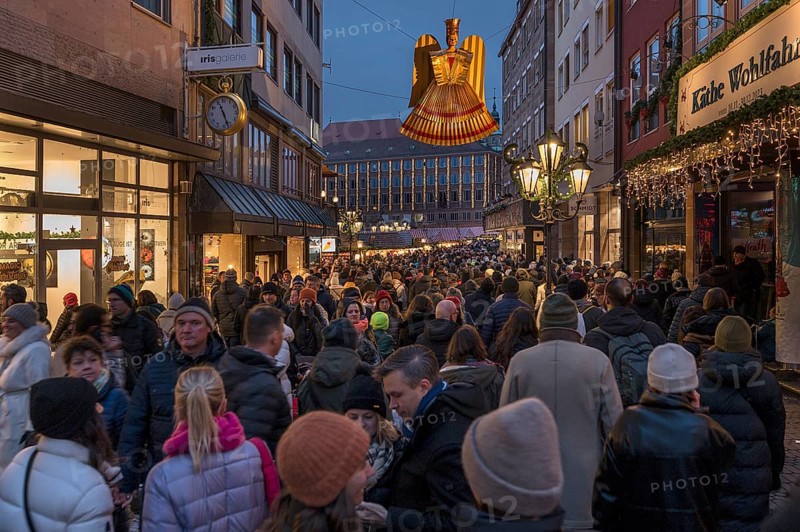 Tourists at the Nuremberg Christmas Market, Nuremberg, Middle Franconia, Bavaria, Germany, Europe