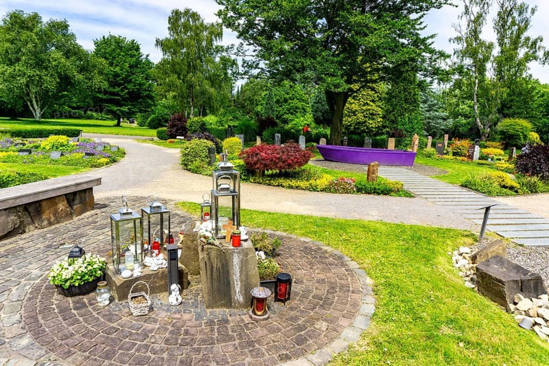 Memoriam Garden, graves in themed gardens, harbour of peace, at the Park Cemetery in Essen, the city's largest cemetery, North Rhine-Westphalia, Germany, Europe