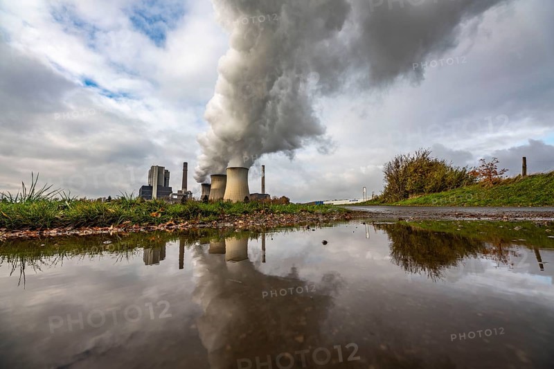 RWE Power AG's Weisweiler lignite-fired power plant in Eschweiler-Weisweiler, base load power plant, burns lignite from the Inden open-cast mine, North Rhine-Westphalia, Germany, Europe