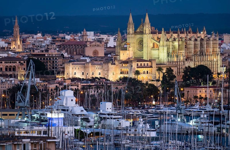 Panorama of Palma de Majorca, Bay of Palma, with the marina and the Cathedral of St Mary, Balearic Islands, Spain, Europe