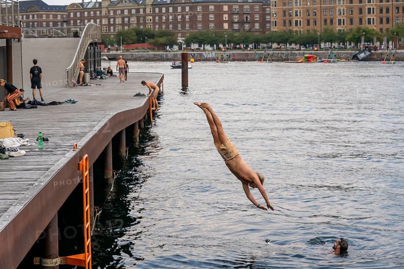 Leisure facilities in Copenhagen harbour, Bølgen afslapningsanlæg, jetties with bathing areas, fitness facilities, open air gym, kayak hire, at Sydhavn, Denmark, Europe
