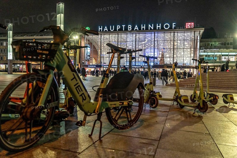 Cologne Central Station, station forecourt, evening, parked e-scooters, North Rhine-Westphalia, Germany, Europe