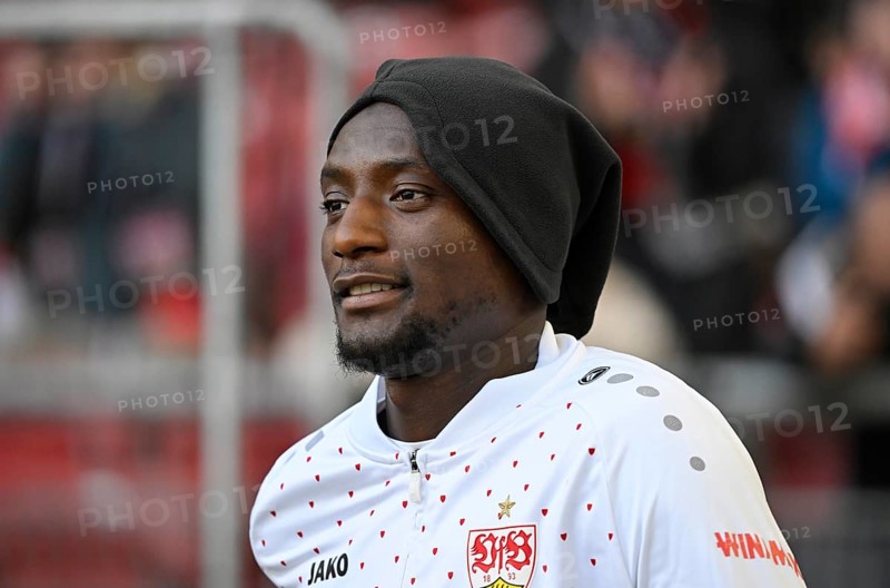 Warm-up, Training, Serhou Guirassy VfB Stuttgart (09) with tube cap, MHPArena, MHP Arena Stuttgart, Baden-Württemberg, Germany, Europe