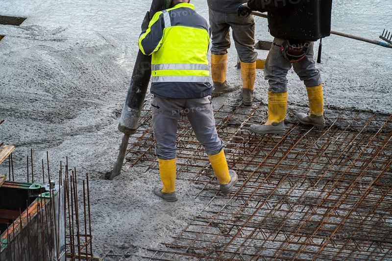 Construction site, concreting, floor, ceiling for a building is concreted, the concrete is pumped onto the reinforced concrete mats