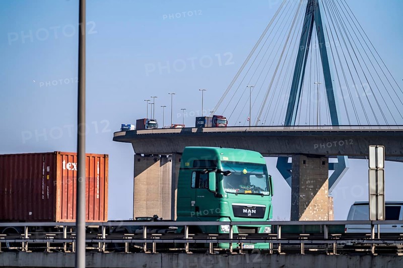 The Köhlbrand Bridge in the port of Hamburg, in front traffic on the A7 motorway, spans the 325 m wide Köhlbrand, an arm of the Süderelbe, the bridge is over 3600 metres long, 53 metres above the water, piers 135 m high, more than 30, 000 vehicles use the B3 bridge daily, important connection to the port, it is dilapidated, to be rebuilt, Hamburg, Germany, Europe