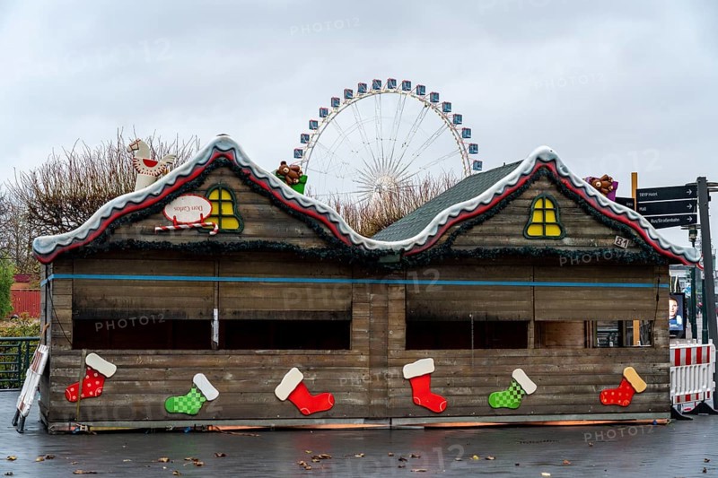 The Christmas market at the Centro shopping centre, set up but closed due to the 2nd lockdown during the coronavirus crisis in November 2020, Oberhausen North Rhine-Westphalia, Germany, Europe