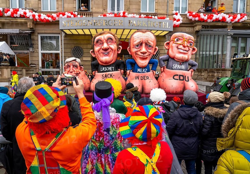 Rose Monday parade in Düsseldorf, street carnival, carnival float, by float builder Jacques Tilly, satirical float on the subject of the new chairmanship of the CDU, with Laschet, Merz, Span and Röttgen