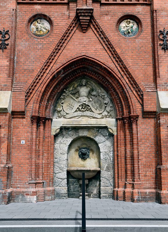 Europe, Germany, Hanseatic city of Hamburg, Altona district, Große Elbstraße, Köhlbrand staircase from 1887, staircase from the Elbe, brick building with fountain with coats of arms of Altona and Prussia, wall surfaces of the staircase with Mercury and Neptune illustration, Europe