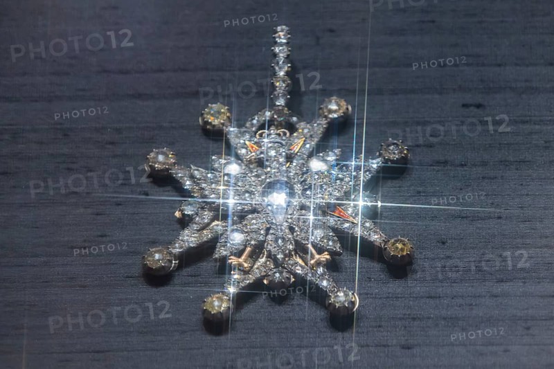 In December 2022, the Dresden public prosecutor's office, the Soko Epaulette and the LKA Saxony succeeded in recovering a significant proportion of the stolen goods taken during the burglary of the Historic Green Vault. Despite the ongoing seizure by the district court, it is now possible for the first time to exhibit the jewels in their original location and to experience the Historic Green Vault almost in its entirety. Cross of the Polish Order of the White Eagle, presentation of the recovered jewellery from the Historic Green Vault, Dresden, Saxony, Germany, Europe