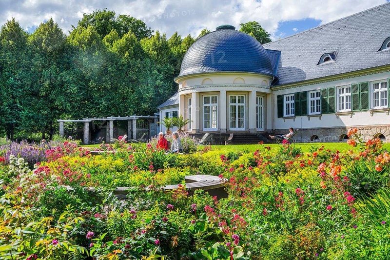 Palais garden in the spa gardens, spa town of Bad Pyrmont, Lower Saxony state spa, Emmer, Emmertal, Weserbergland, Lower Saxony, Germany, Europe