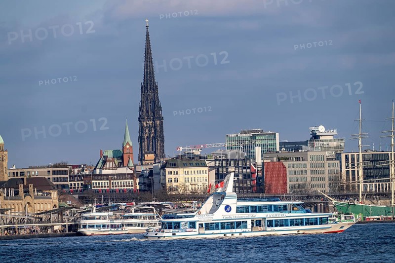 Excursion boat, Grand harbour cruise, on the Elbe, Skyline, Landungsbrücken, Hamburg, Germany, Europe