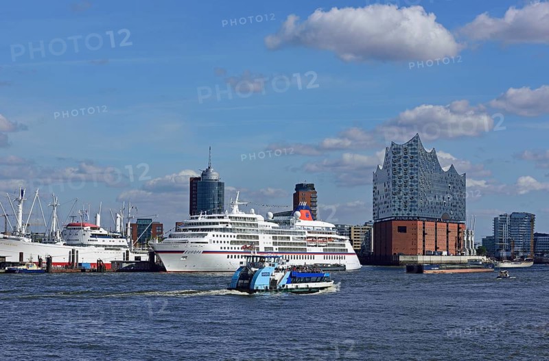Europe, Germany, Hanseatic City of Hamburg, Elbe, Elbe Philharmonic Hall, Cap San Diego, museum ship, passenger ship Europe, Hamburg, Hamburg, Federal Republic of Germany, Europe