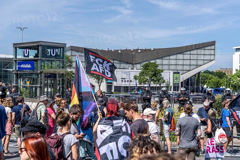 Demonstration against the AFD party conference in Essen, several tens of thousands of demonstrators marched from the main railway station to the Grugahalle and on to a rally, Essen, North Rhine-Westphalia, Germany, Europe