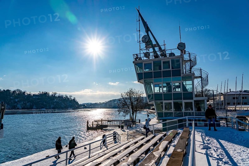 Winter in the Ruhr area, Lake Baldeney, snow-covered, partly frozen lake, regatta tower, grandstand area, Essen, North Rhine-Westphalia, Germany, Europe