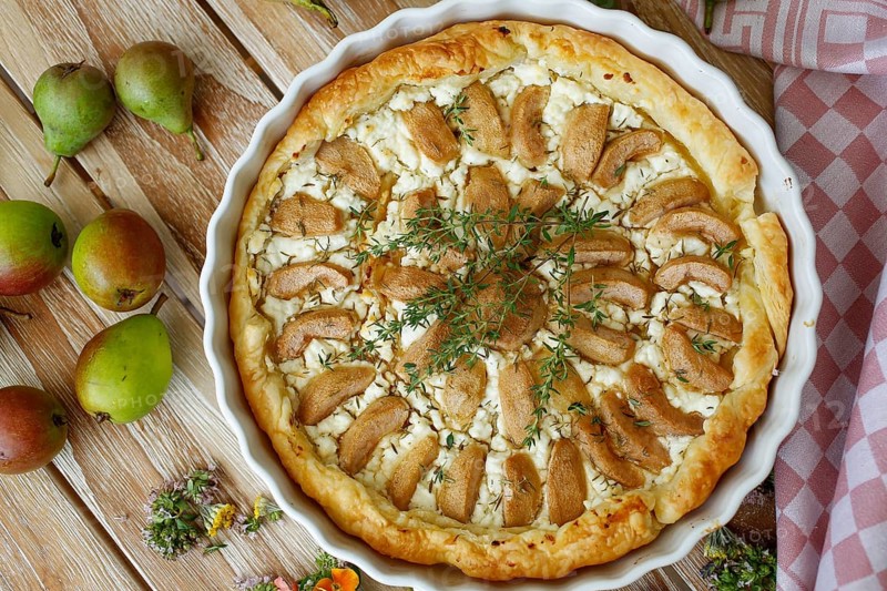 Tart with Gaishirtle and sheep's cheese, Stuttgarter Gaishirtle, pear variety, fruit, table decoration, thyme, baking, typical Swabian, Swabian cuisine, traditional cuisine reinterpreted, vegetarian, food photography, studio, Germany, Europe
