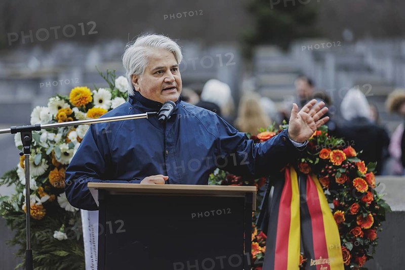 Mehmet Daimagueler, Commissioner against Antiziganism in Germany, photographed during the commemoration ceremony at the Memorial to the Murdered Jews of Europe in Berlin, 31 January 2024 / Photographed on behalf of the Federal Ministry for Women, Senior Citizens, Family and Youth