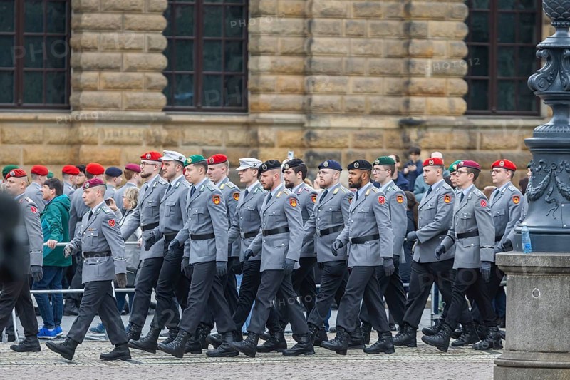 Public roll call of the Army Officers' School on Theatre Square: Bundeswehr honours and bids farewell to young soldiers, Dresden, Saxony, Germany, Europe
