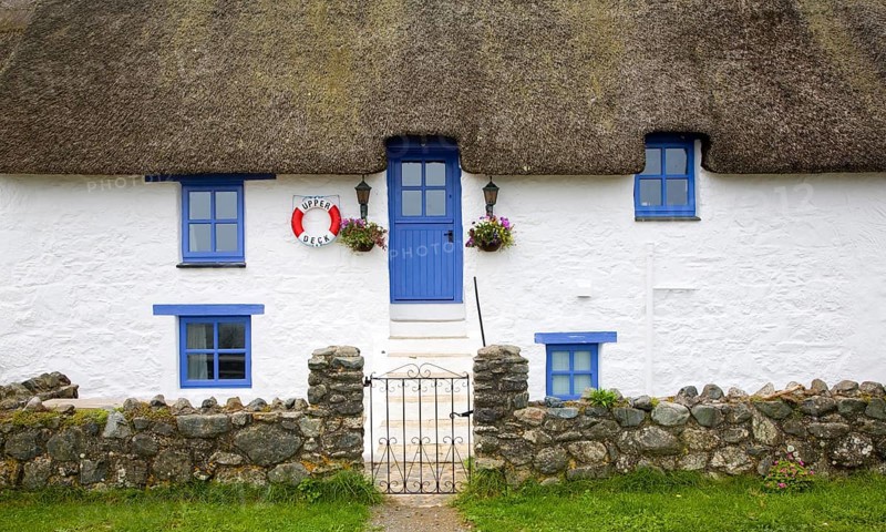 Traditional thatched whitewashed cottage in Porthallow village, Cornwall, England, United Kingdom, Europe
