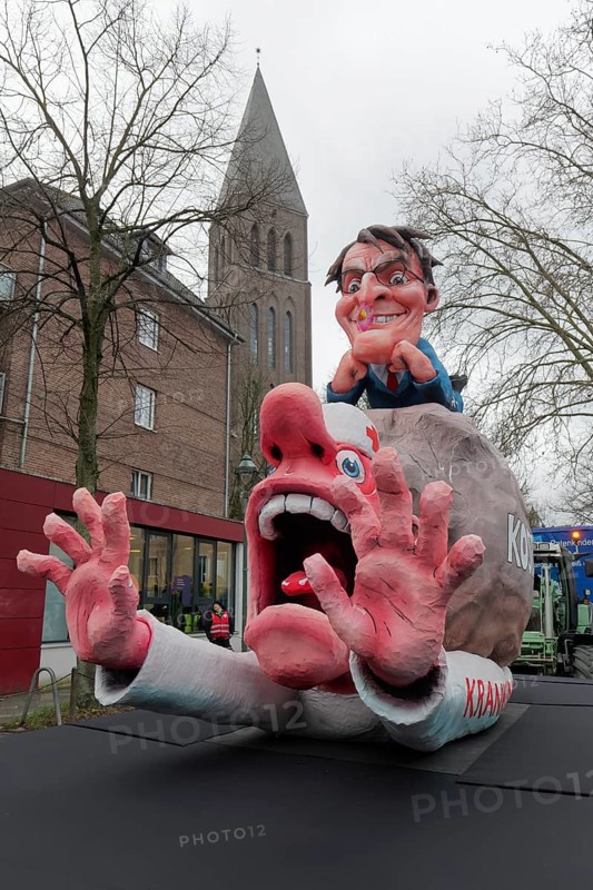 Health Minister Karl Lauterbach puts cost pressure on sick houses, papier-mâché figures, satirical float by Jacques Tilly, Rose Monday parade Düsseldorf, North Rhine-Westphalia, Germany, Europe