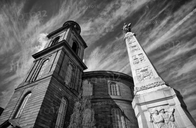 Unity Monument, To the pioneers of German unity, in front of St Paul's Church in Frankfurt, St Paul's Square, black and white, Frankfurt am Main, Hesse, Germany, Europe