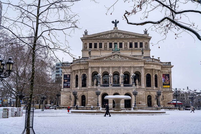 Winter in the city, Alte Oper, Opera House, Lucas Fountain, Frankfurt am Main, Hesse, Germany, Europe