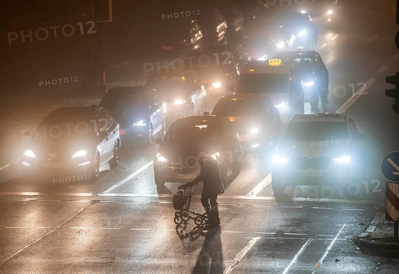 City centre traffic, fog, traffic jam, autumn, winter, evening rush hour traffic, Alfredstraße B224, pedestrian crossing, Essen, North Rhine-Westphalia, Germany, Europe