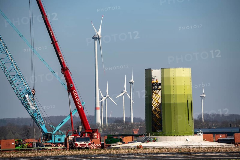 Construction of a wind turbine, Enercon steel pillar, near Kerken, Kleve district, Lower Rhine, North Rhine-Westphalia, Germany, Europe