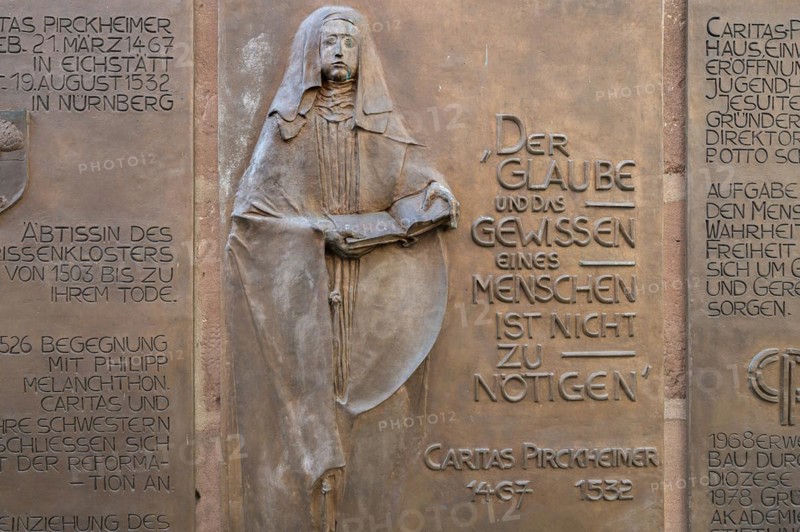 Detail of the memorial plaque at the grave site of the humanist Carita Pirkheimer, former monastery courtyard of St Clare's Church, Königstraße 66, Nuremberg, Middle Franconia, Bavaria, Germany, Europe