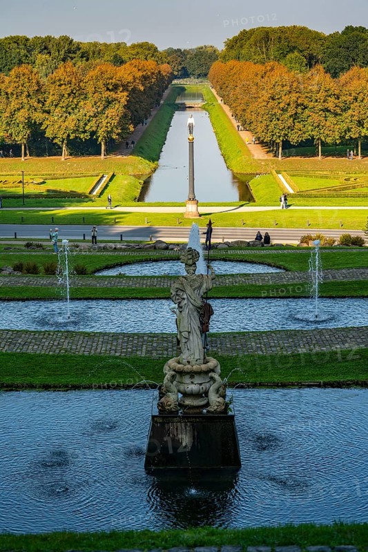 Historic baroque gardens in Kleve, from the 17th century, amphitheatre on the Springenberg, statue of Pallas Athena, spa town of Kleve, North Rhine-Westphalia, Germany, Europe