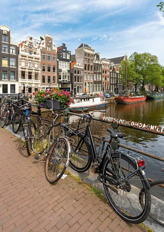 Bicycles on Herenstraat & Prinsenstraat Canal Bridge, Keizersgracht, Negen Straatjes, Amsterdam, Netherlands