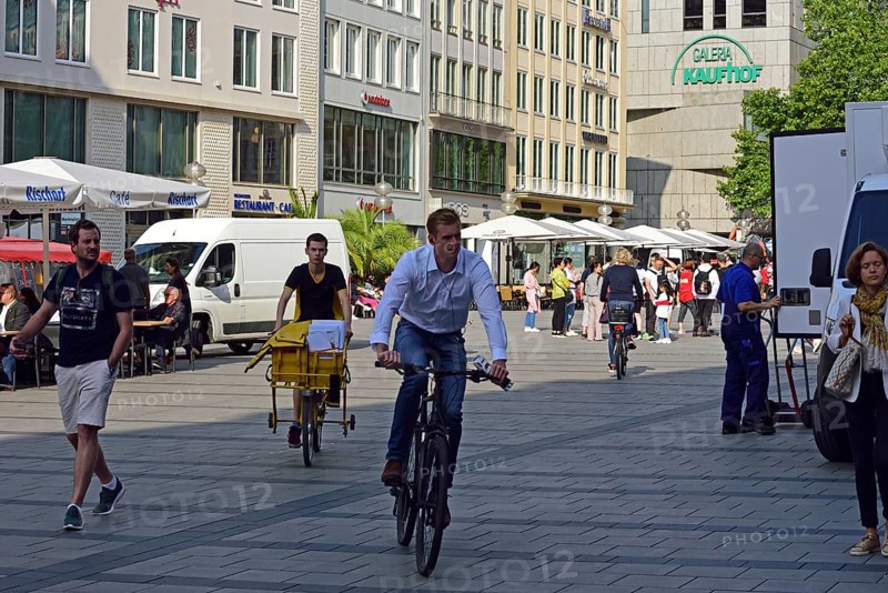 Europe, Germany, Bavaria, state capital Munich, city, Marienplatz, morning delivery traffic, cyclist, Europe