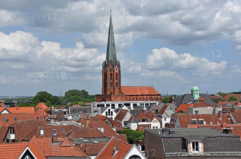 Europe, Germany, Hamburg Metropolitan Region, Lower Saxony, Stade District, Buxtehude, Old Town from above, St Peter's Church, Europe