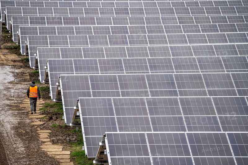 Construction of a solar park in Neukirchen-Vluyn, over 10, 000 solar modules will be installed on 4.2 hectares, which will then generate 6 million kilowatt hours per year, North Rhine-Westphalia, Germany, Europe