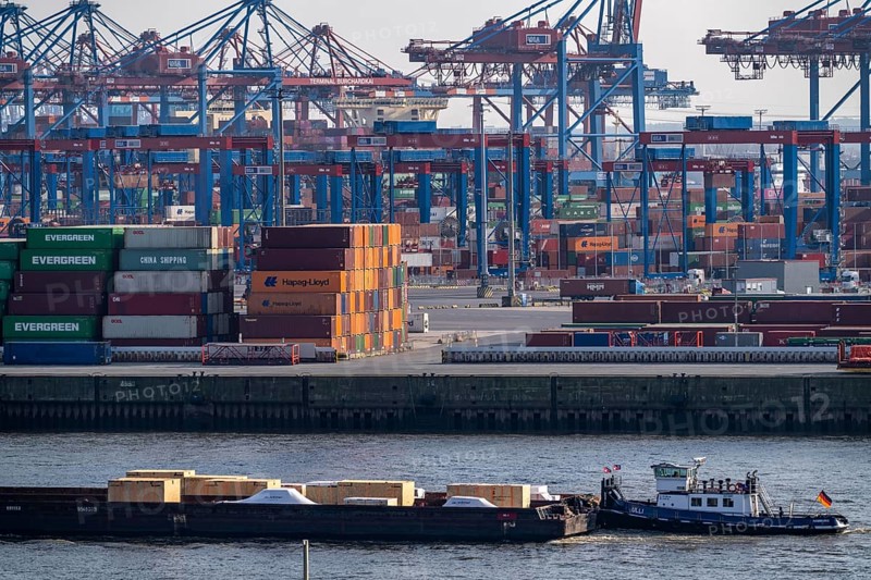HHLA Container Terminal Burchardkai, pushed convoy, with general cargo logistics, on the Elbe, Hamburg, Germany, Europe