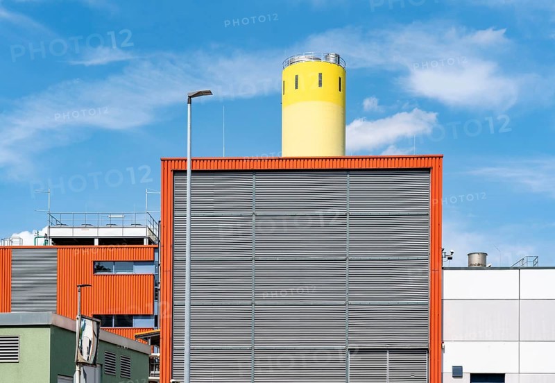 Hiltrop combined heat and power plant, of Stadtwerke Bochum, natural gas-fuelled combined heat and power plant built as a gas and steam combined cycle power plant, the power plant supplies up to 20, 000 flats, North Rhine-Westphalia, Germany, Europe