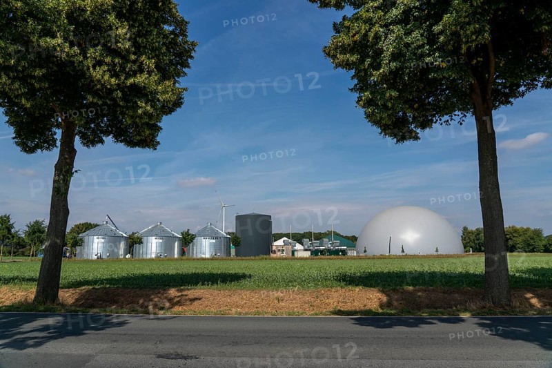 Biogas plant, storage silos, large buffer tank for hot water for intermediate energy storage, dome-shaped gas storage facility, Rietberg, North Rhine-Westphalia, Germany, Europe