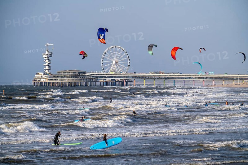 The pier and Ferris wheel at Scheveningen beach, strong swell, windsurfers, kitesurfers, surfers, Netherlands
