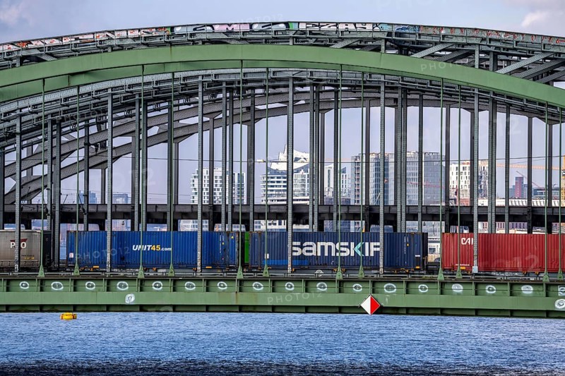 Railway Elbbrücken, at Elbbrücken station, spanning the Norderelbe, goods train, in the background the skyline of Hamburg, Germany, Europe