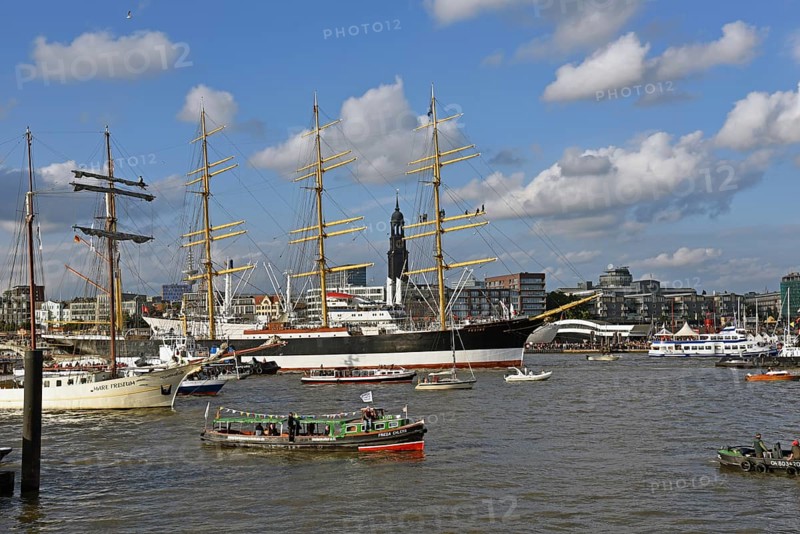 Europe, Germany, Hanseatic City of Hamburg, harbour, Elbe, arrival parade of the restored windjammer Peking, four-master built in Hamburg in 1911, Flying P-Liner of the shipping company F. Laeisz, cargo ship, Europe