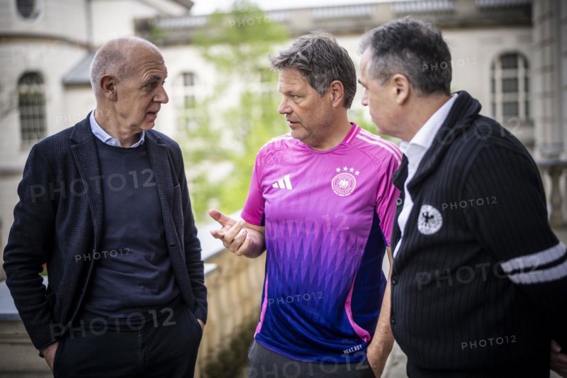 Berlin, 10.04.2024. Federal Minister and Vice-Chancellor Robert Habeck (Alliance 90/The Greens) meets the DFB leadership (Bernd Neuendorf and Andreas Rettig) for talks at the Ministry of Economic Affairs