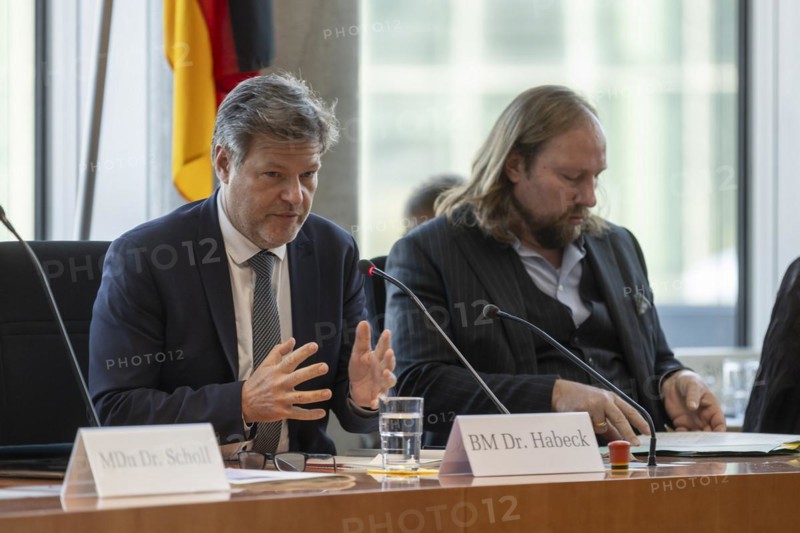 Committee on the Affairs of the European Union, Chairman Dr Anton Hofreiter, Alliance 90/The Greens, MP, receives Robert Habeck, Federal Minister for Economic Affairs and Climate Protection and Vice-Chancellor, in Berlin, 13.03.2024