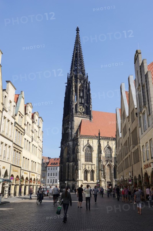 Prinzipalmarkt and St. Lamberti Church, Münster, Münsterland, North Rhine-Westphalia, Germany, Europe